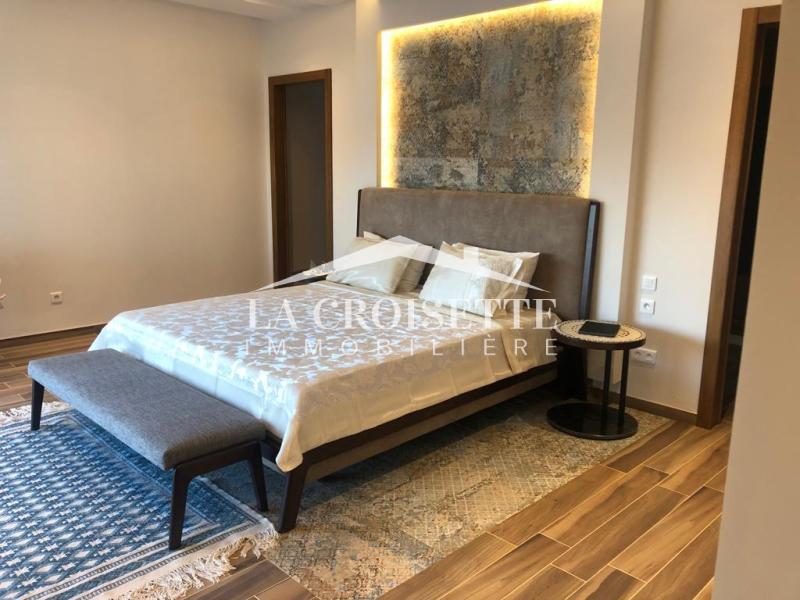 Villa S+7 avec piscine du côté du centre commercial de Tunis City